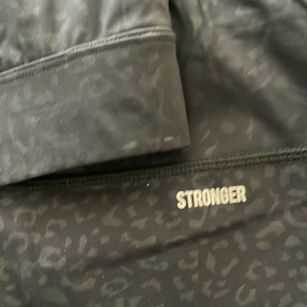 Stronger Workout Set l Small - Picture 2 of 10